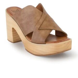 BEAST FASHION Tan Cross-Strap Mules